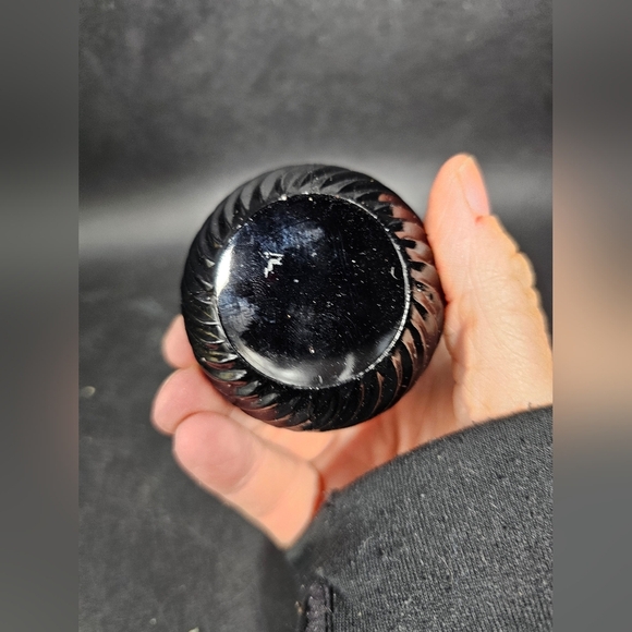 Black Ribbed Decorative Object - Picture 4 of 6